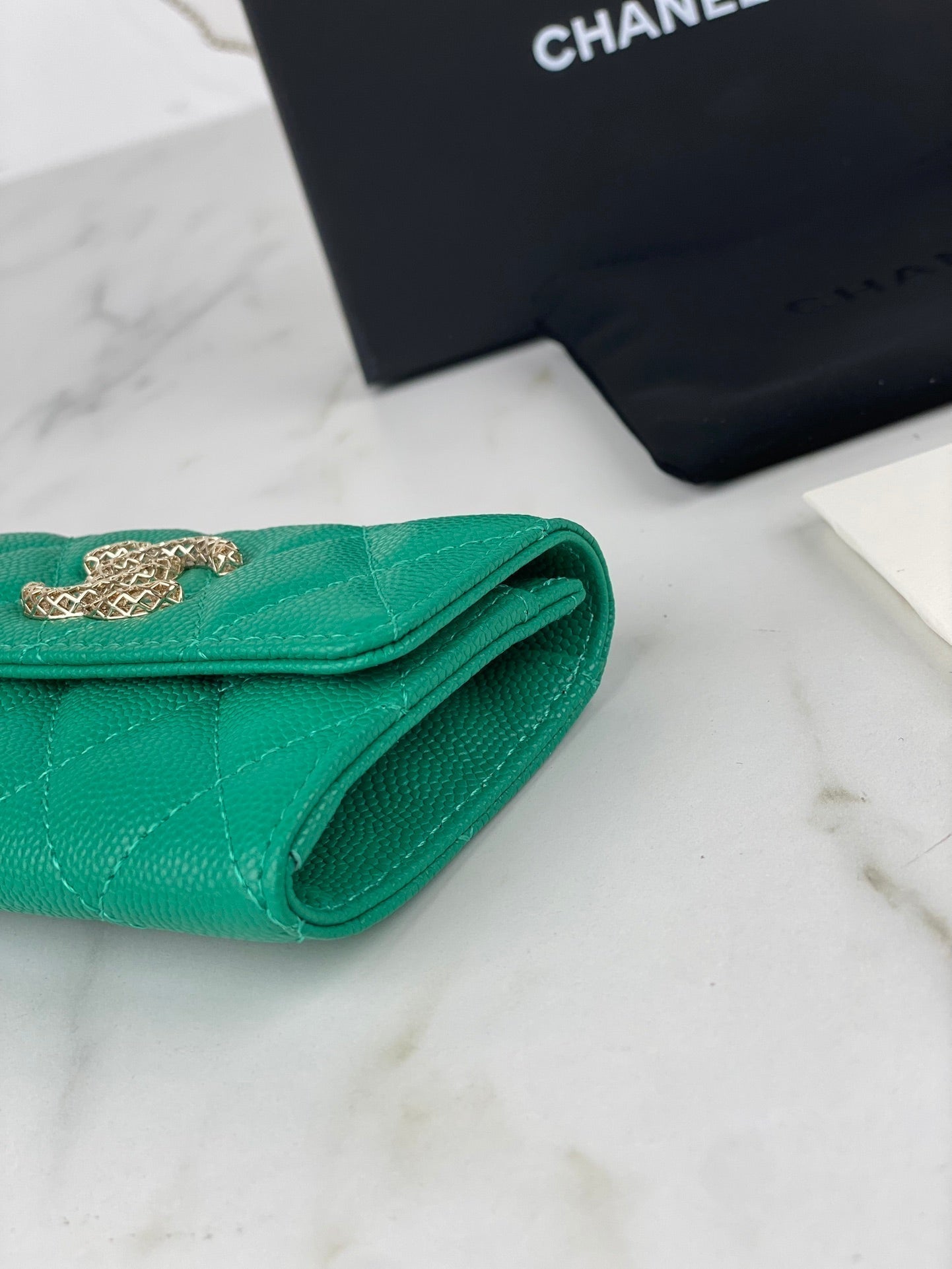 CHANEL FLAP CARD HOLDER 11 EMERALD GRAINED CALFSKIN GOLD ICON