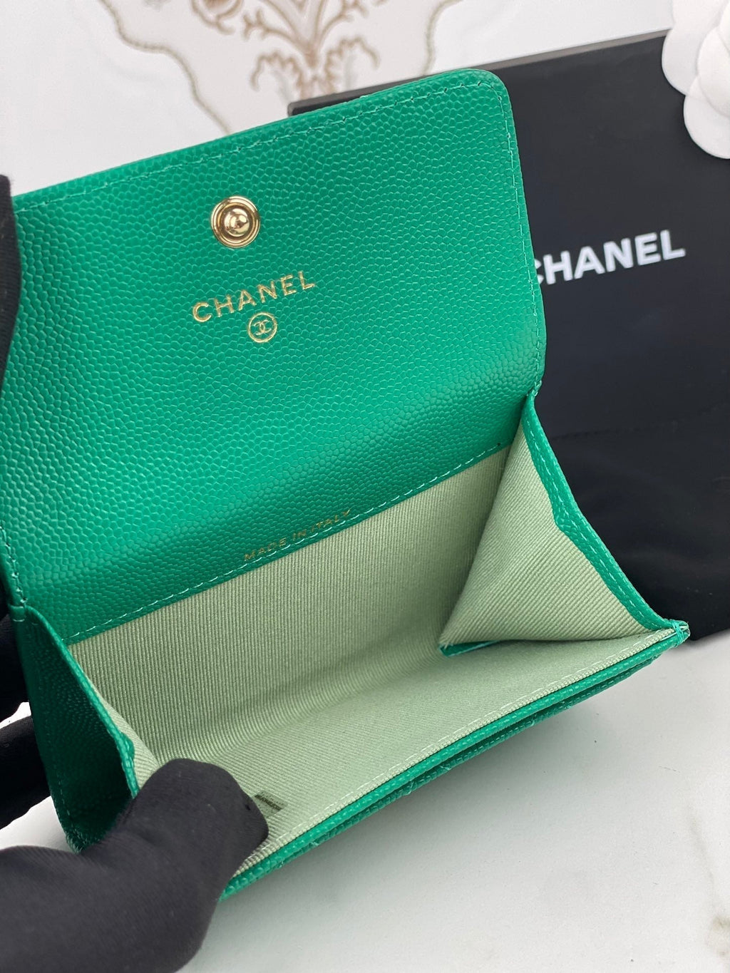 CHANEL FLAP CARD HOLDER 11 EMERALD GRAINED CALFSKIN GOLD ICON