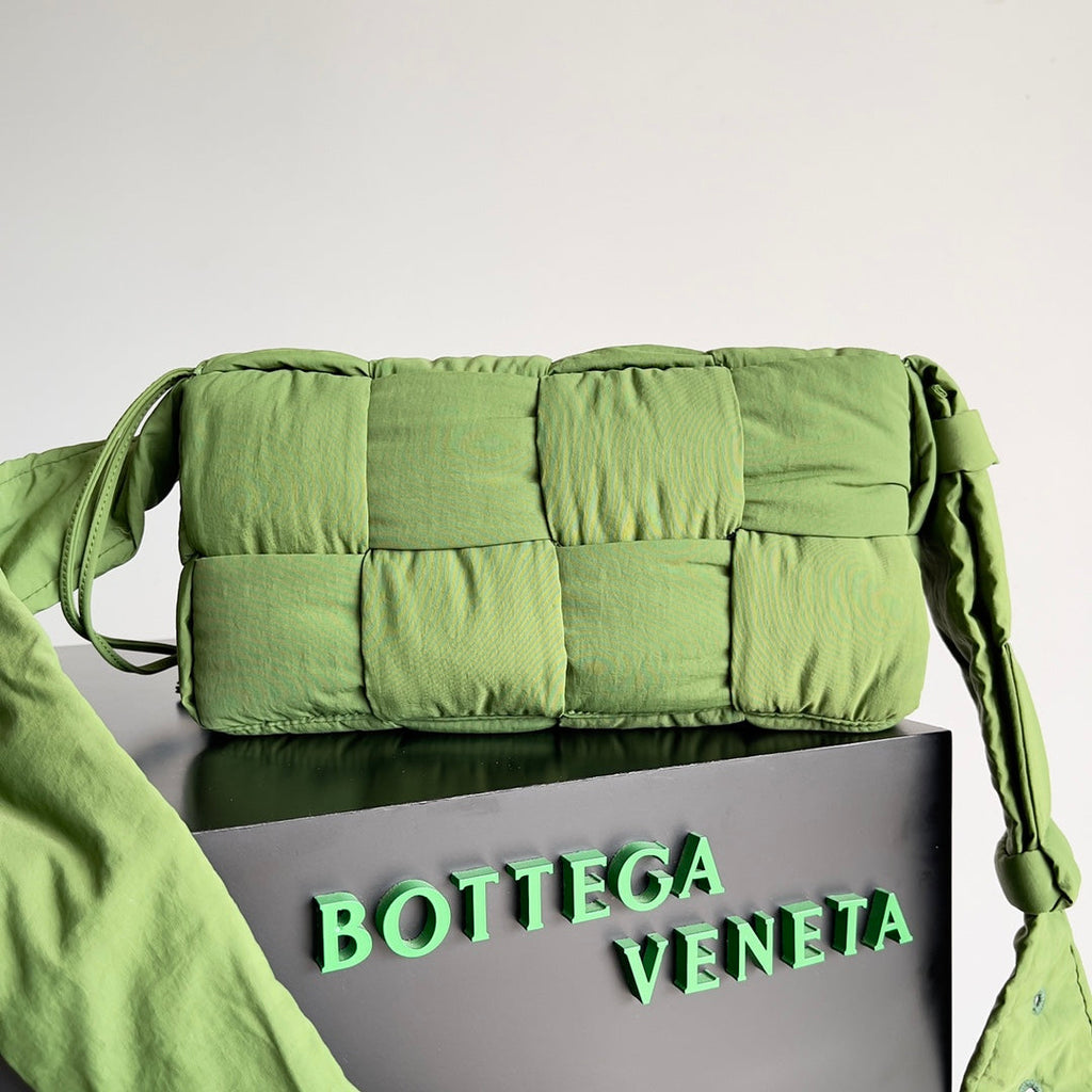 BOTTEGA VENETA CASSETTE 32 BAG IN GREEN FERN POLYAMIDE