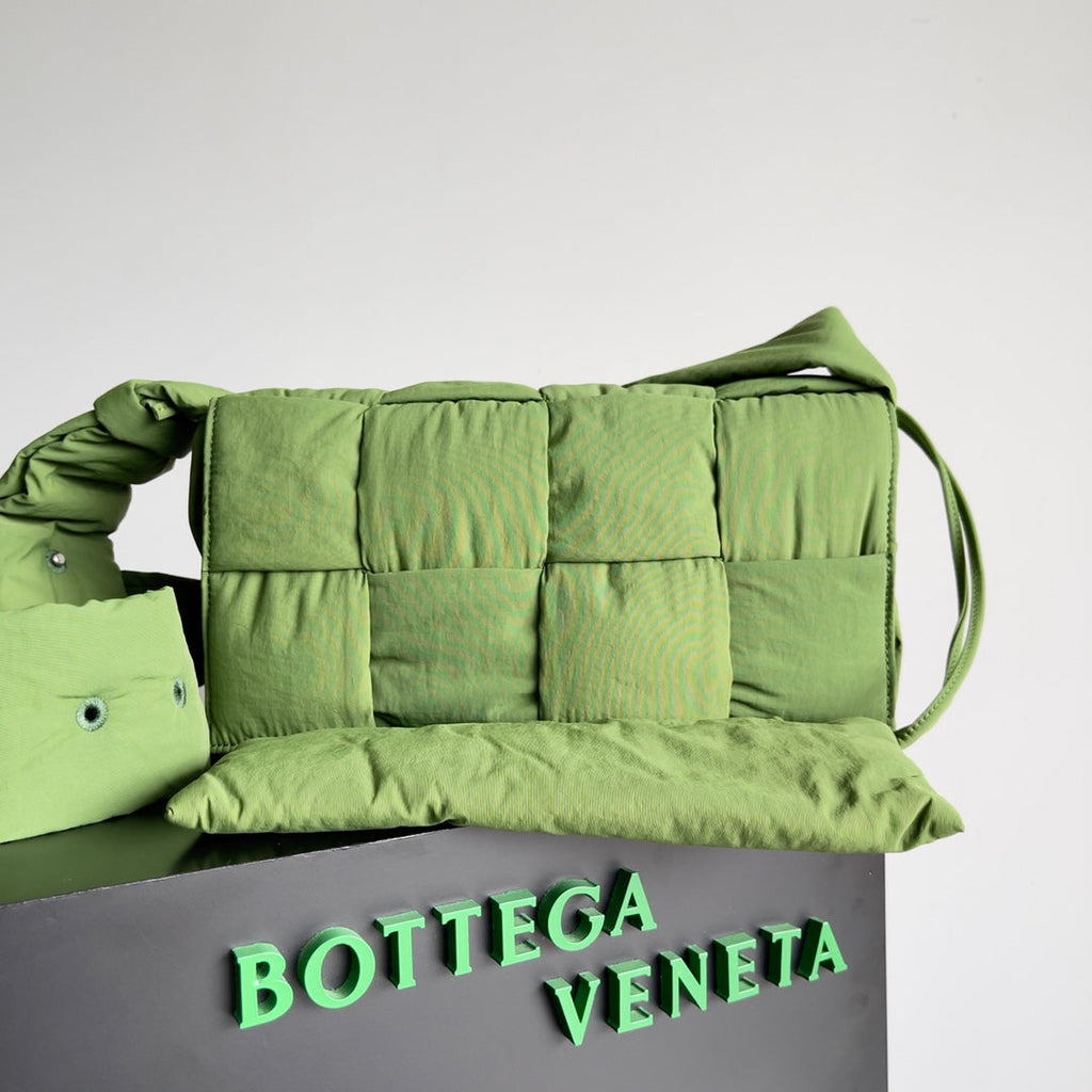 BOTTEGA VENETA CASSETTE 32 BAG IN GREEN FERN POLYAMIDE