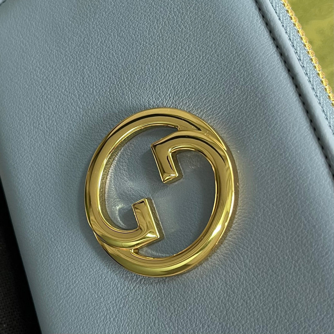 GUCCI BLONDIE 21 FULL ZIP WALLET IN BLUE PASTEL CALFSKIN