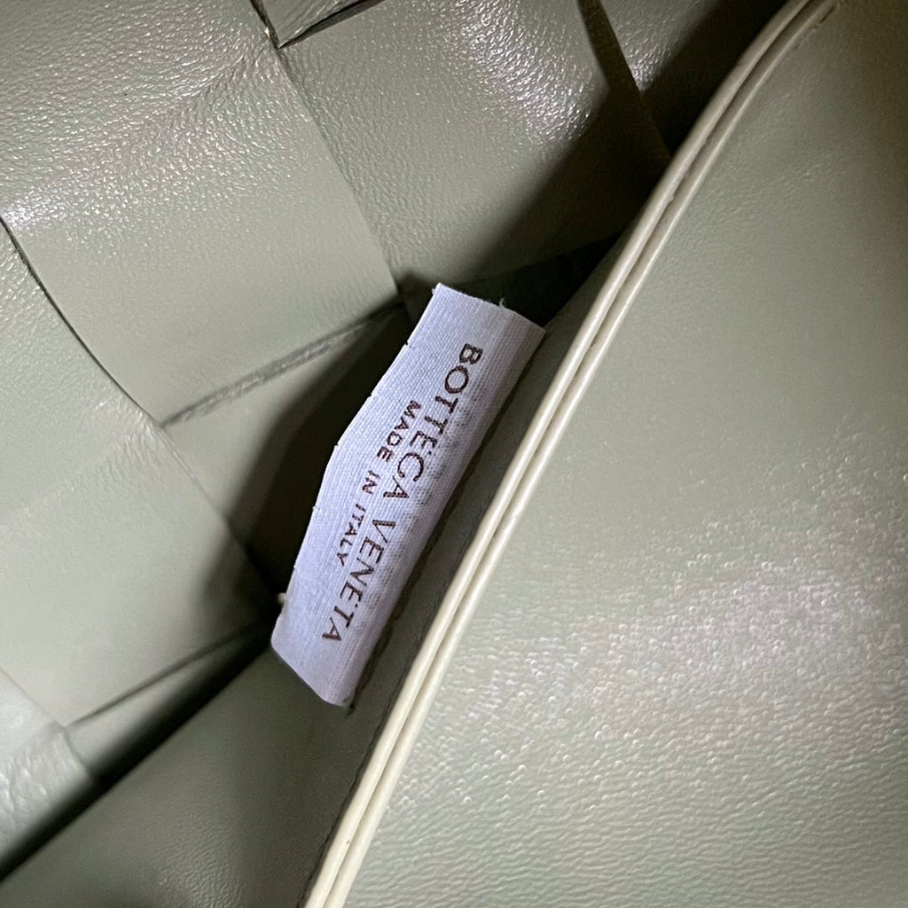 BOTTEGA VENETA MEDIUM 28 CASSETTE GREY LAMBSKIN