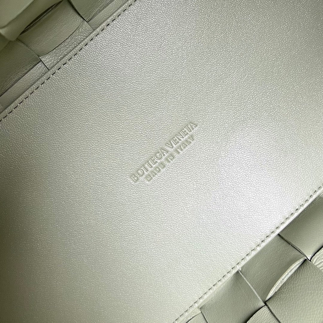 BOTTEGA VENETA MEDIUM 28 CASSETTE GREY LAMBSKIN
