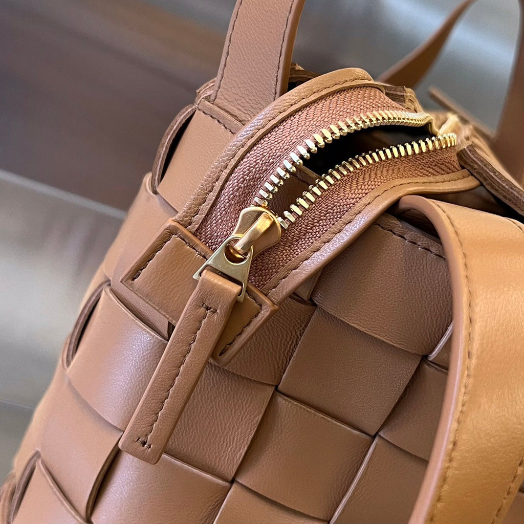 BOTTEGA VENETA MEDIUM 28 CASSETTE PEANUT BROWN LAMBSKIN