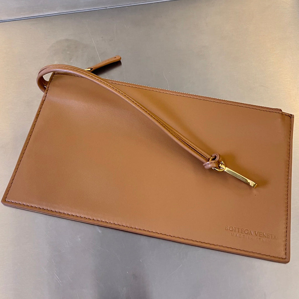 BOTTEGA VENETA MEDIUM 28 CASSETTE PEANUT BROWN LAMBSKIN