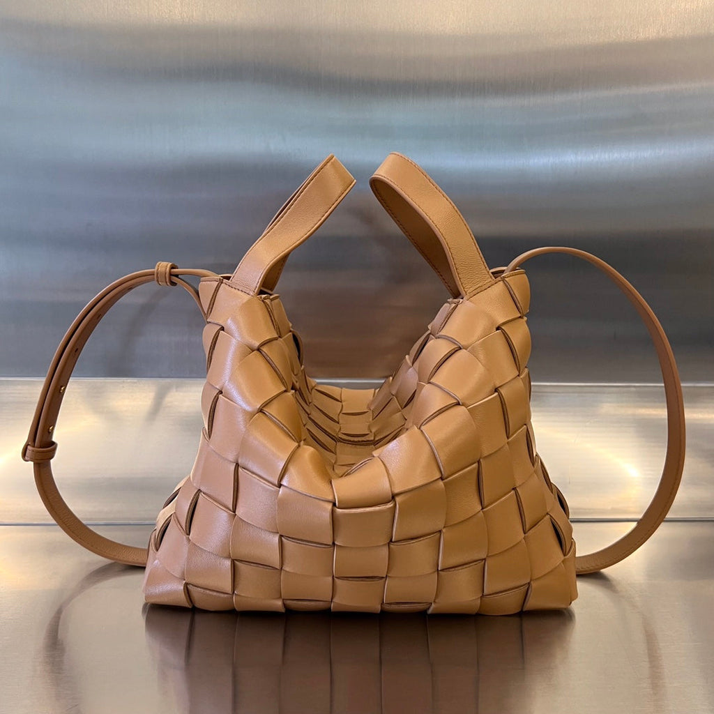 BOTTEGA VENETA MEDIUM 28 CASSETTE PEANUT BROWN LAMBSKIN