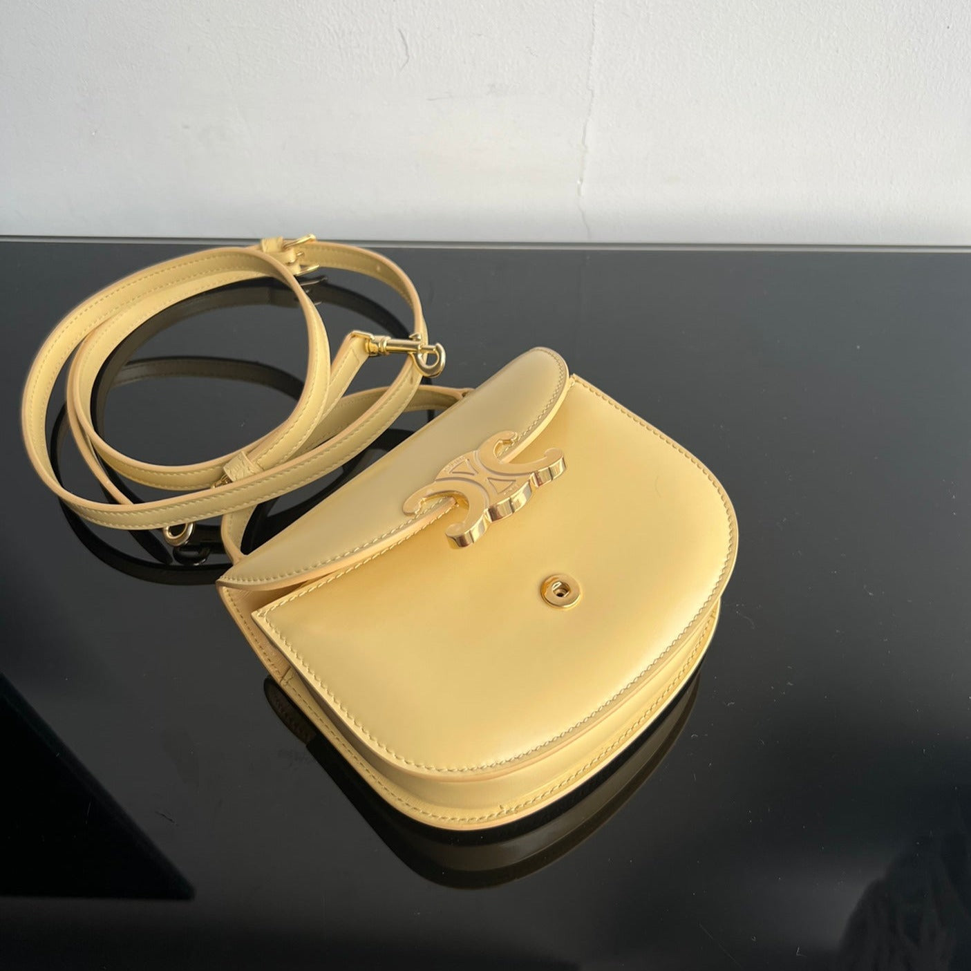 CELINE TRIOMPHE SHINY CALFSKIN HANDBAG 18 YELLOW PASTEL