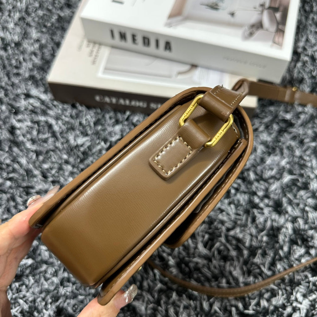 CELINE TRIOMPHE TEEN 18 CARAMEL BROWN COWHIDE LEATHER