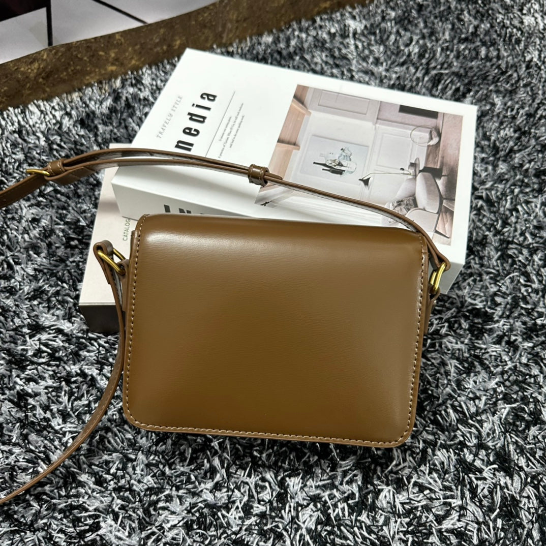 CELINE TRIOMPHE TEEN 18 CARAMEL BROWN COWHIDE LEATHER