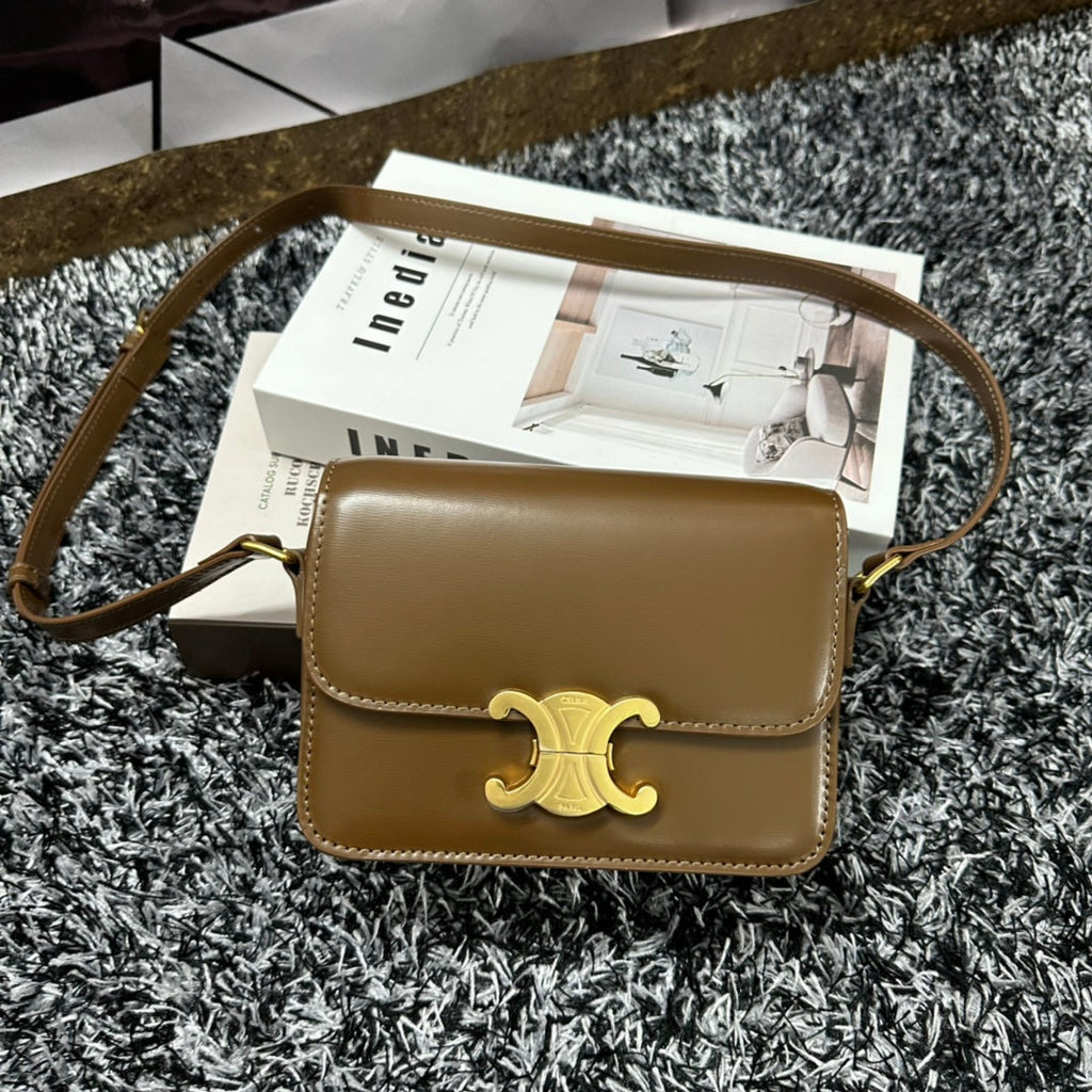 CELINE TRIOMPHE TEEN 18 CARAMEL BROWN COWHIDE LEATHER