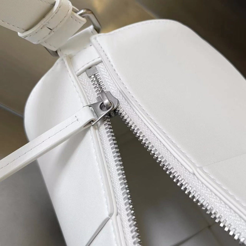 BOTTEGA VENETA CYLINDER CASSETTE 30 IN WHITE CALFSKIN