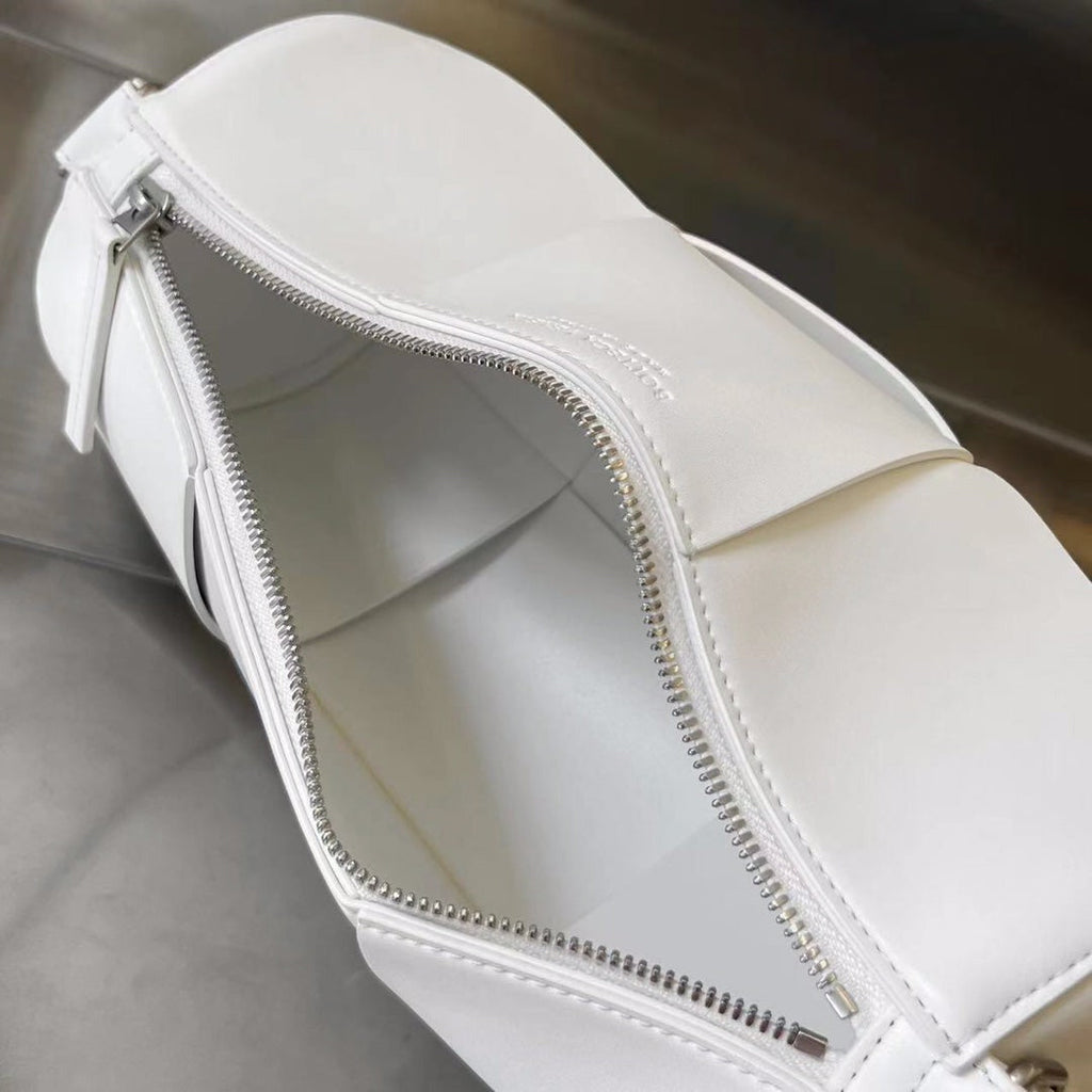 BOTTEGA VENETA CYLINDER CASSETTE 30 IN WHITE CALFSKIN