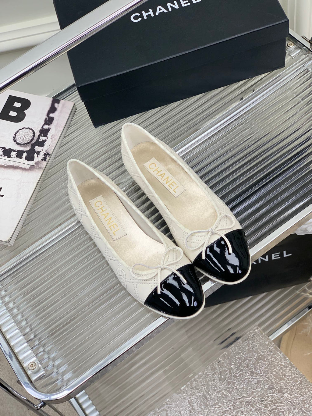 CHANEL BALLET FLAT GLOSSY BLACK MIX IVORY LAMBSKIN