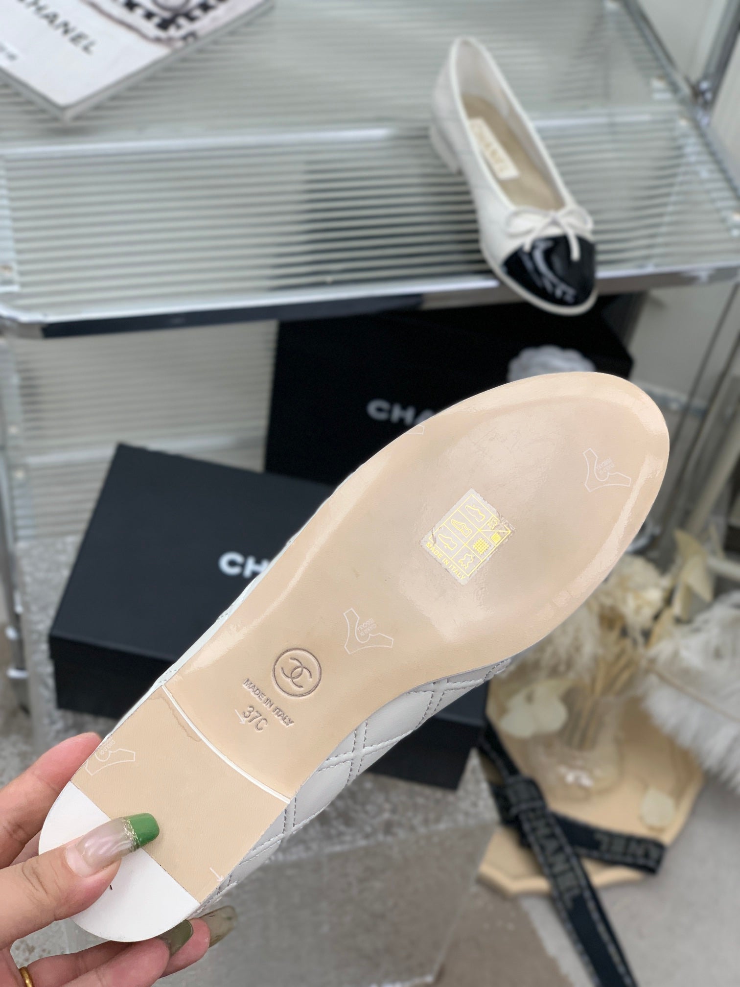 CHANEL BALLET FLAT GLOSSY BLACK MIX IVORY LAMBSKIN