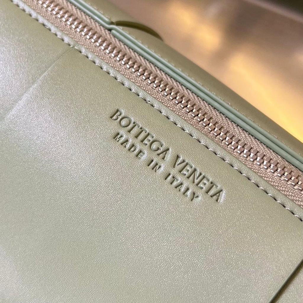 BOTTEGA VENETA CYLINDER CASSETTE 30 IN TRAVERTINE CALFSKIN