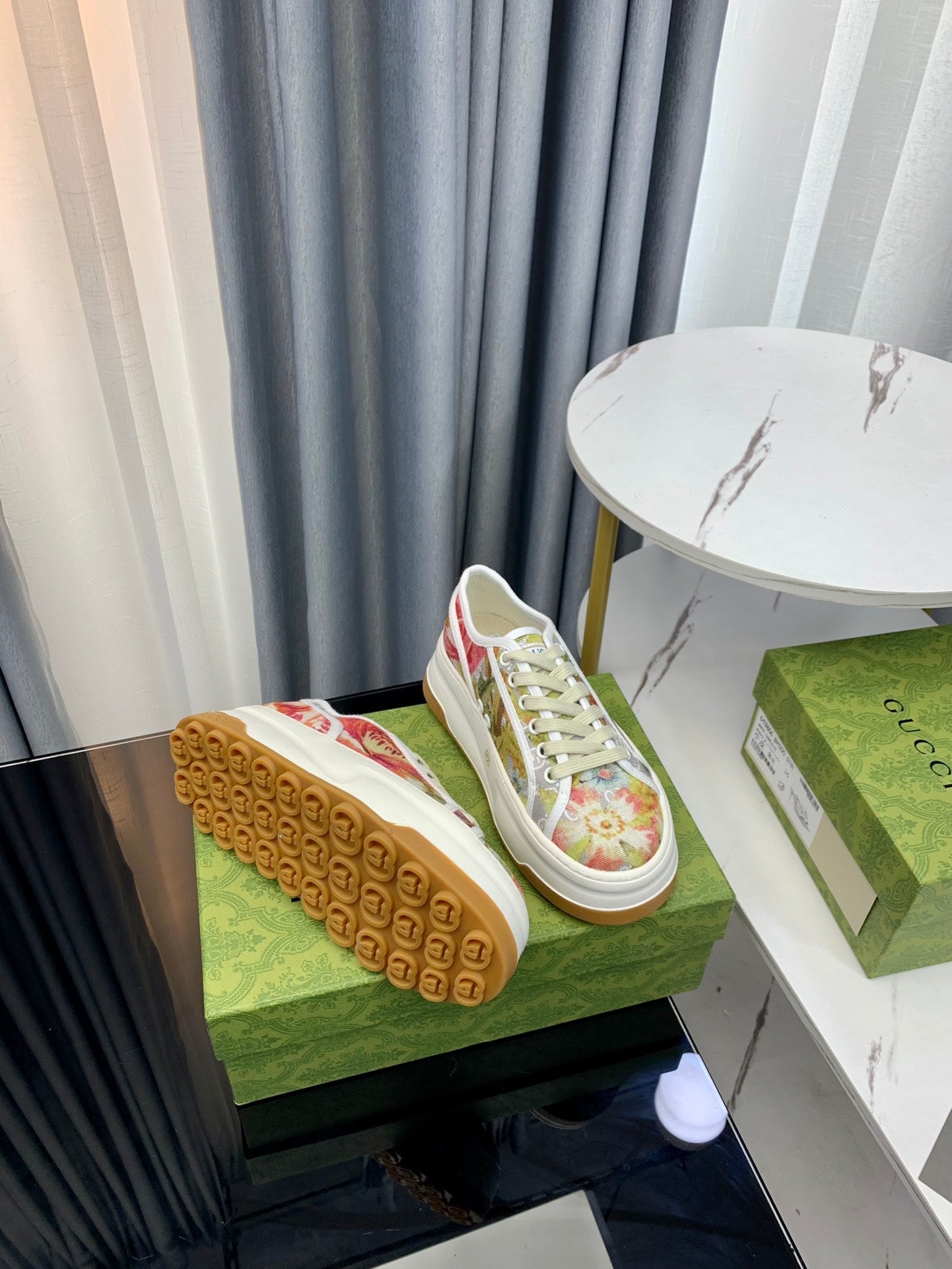 GUCCI SNEAKER FLATFORM FLOWERS PATTERN CANVAS