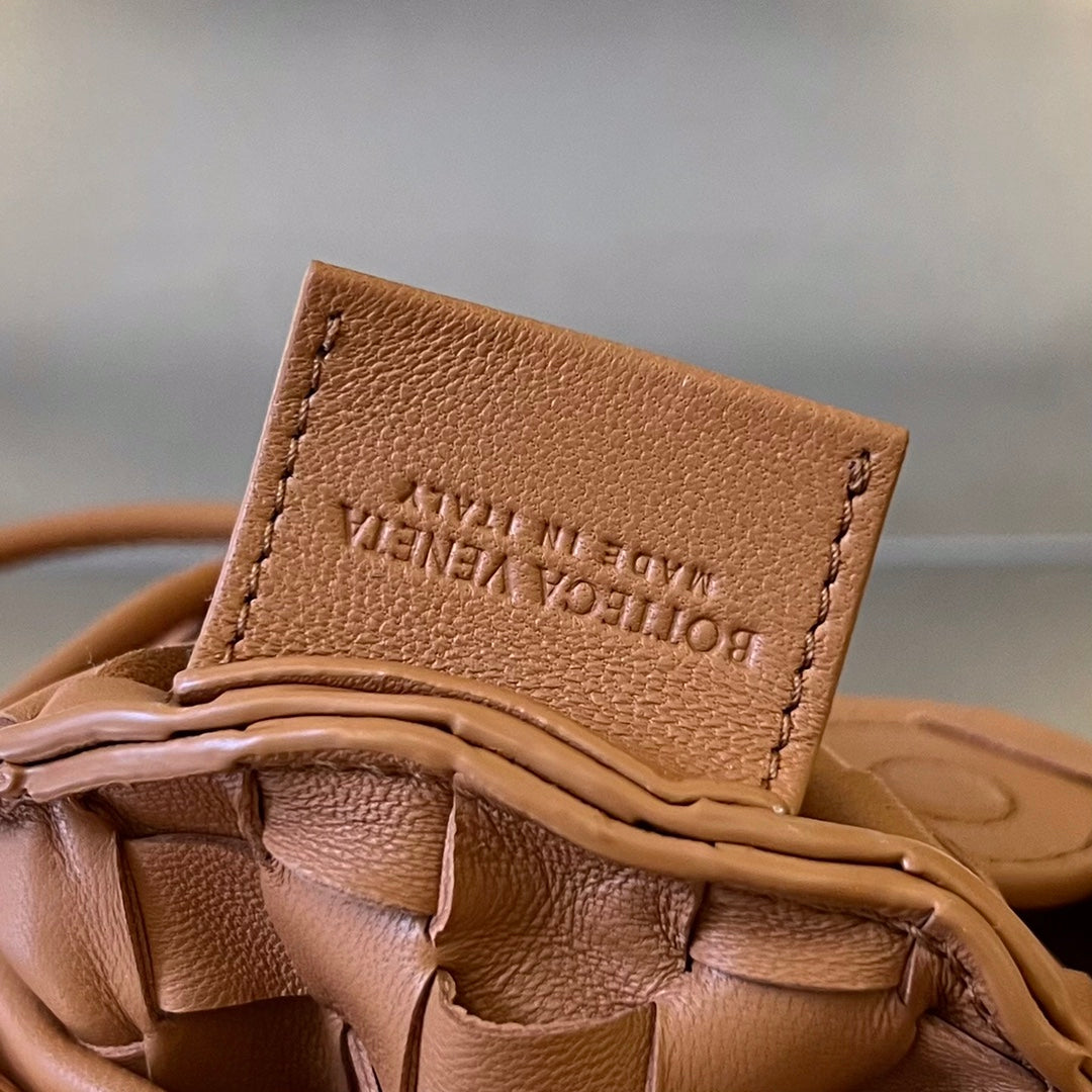 BOTTEGA VENETA SARDINE 20 WITH CHAIN IN TAWNY BROWN LAMBSKIN