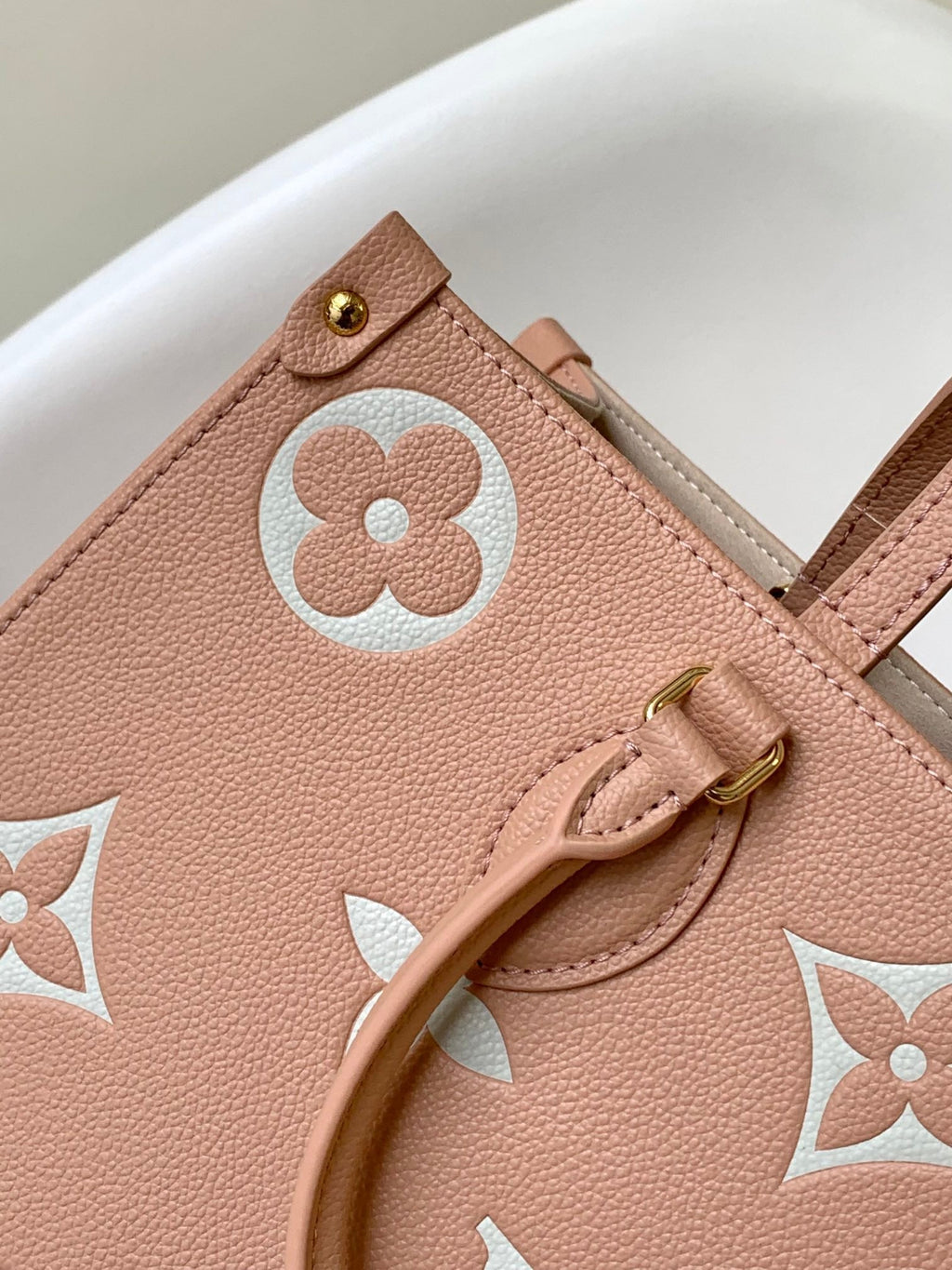 LOUIS VUITTON ONTHEGO MM 35CM LIGHT PINK WHITE