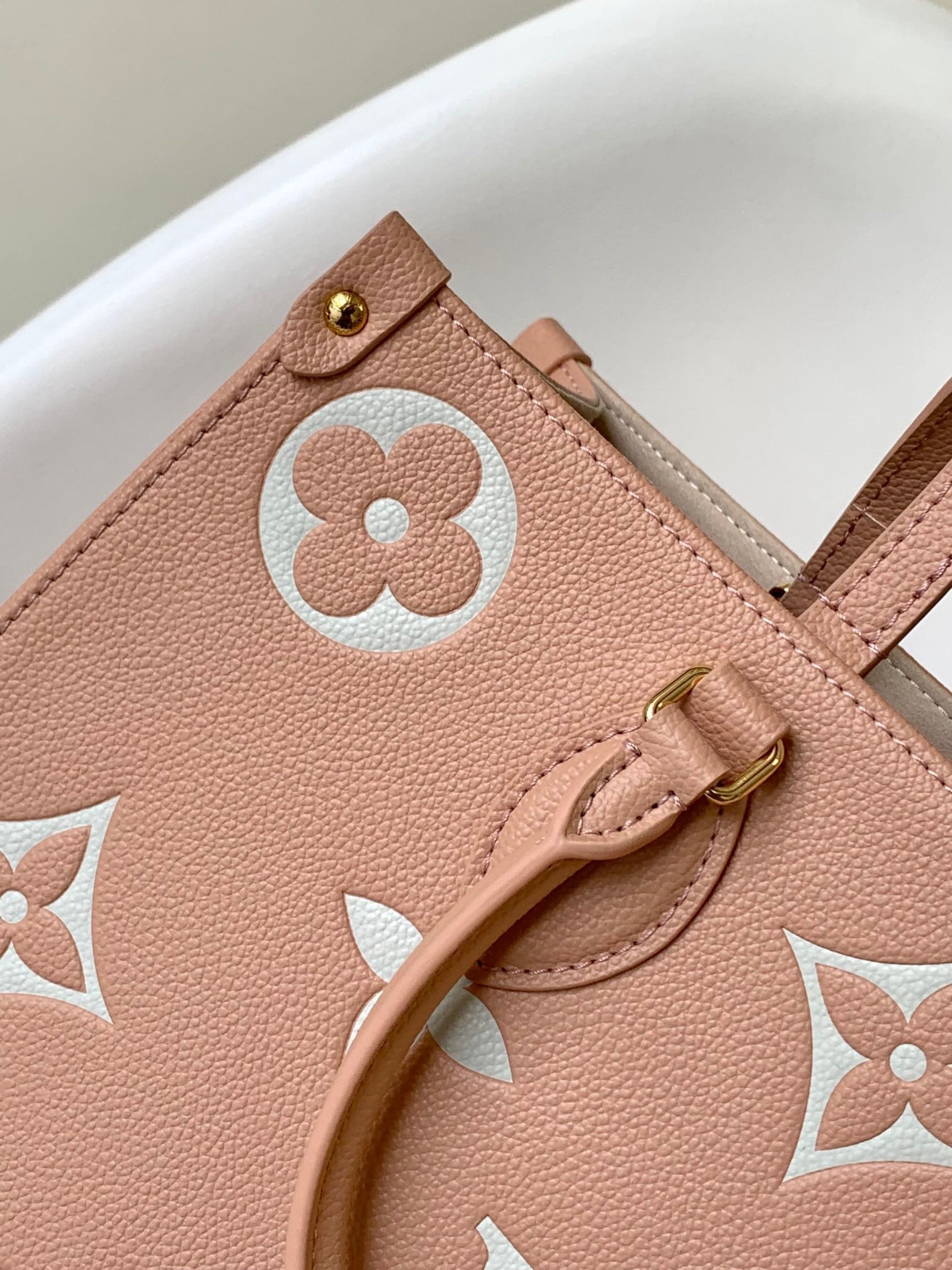 LOUIS VUITTON ONTHEGO MM 35CM LIGHT PINK WHITE