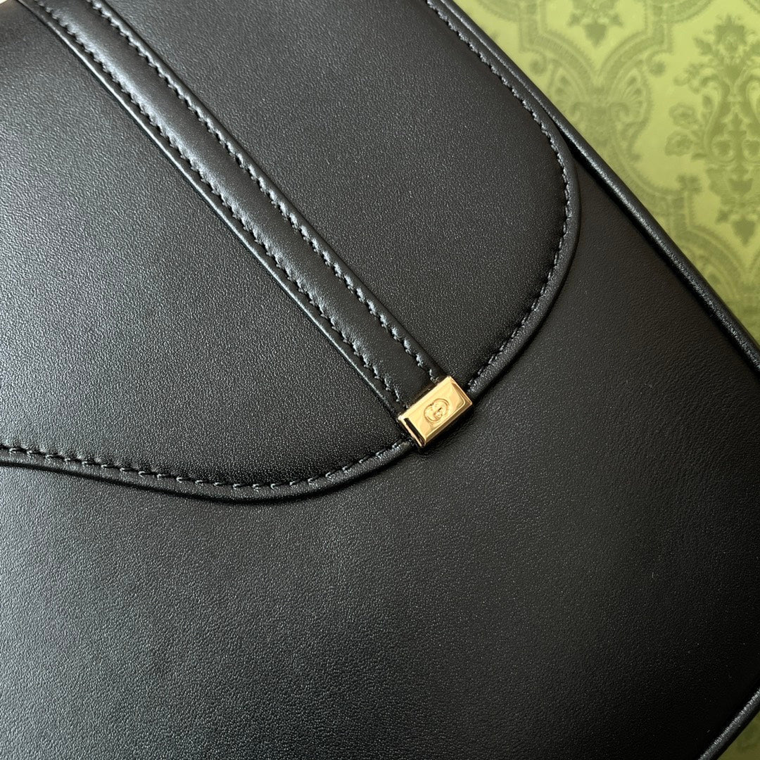 GUCCI EQUESTRIAN STYLE SHOULDER BAG 21 IN BLACK CALFSKIN GOLD HARDWARE