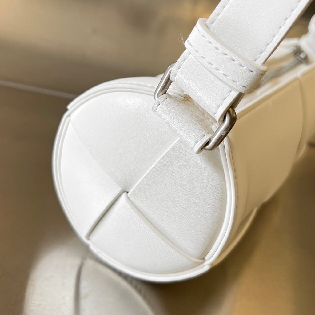 BOTTEGA VENETA SMALL CYLINDER CASSETTE 21 IN WHITE CALFSKIN