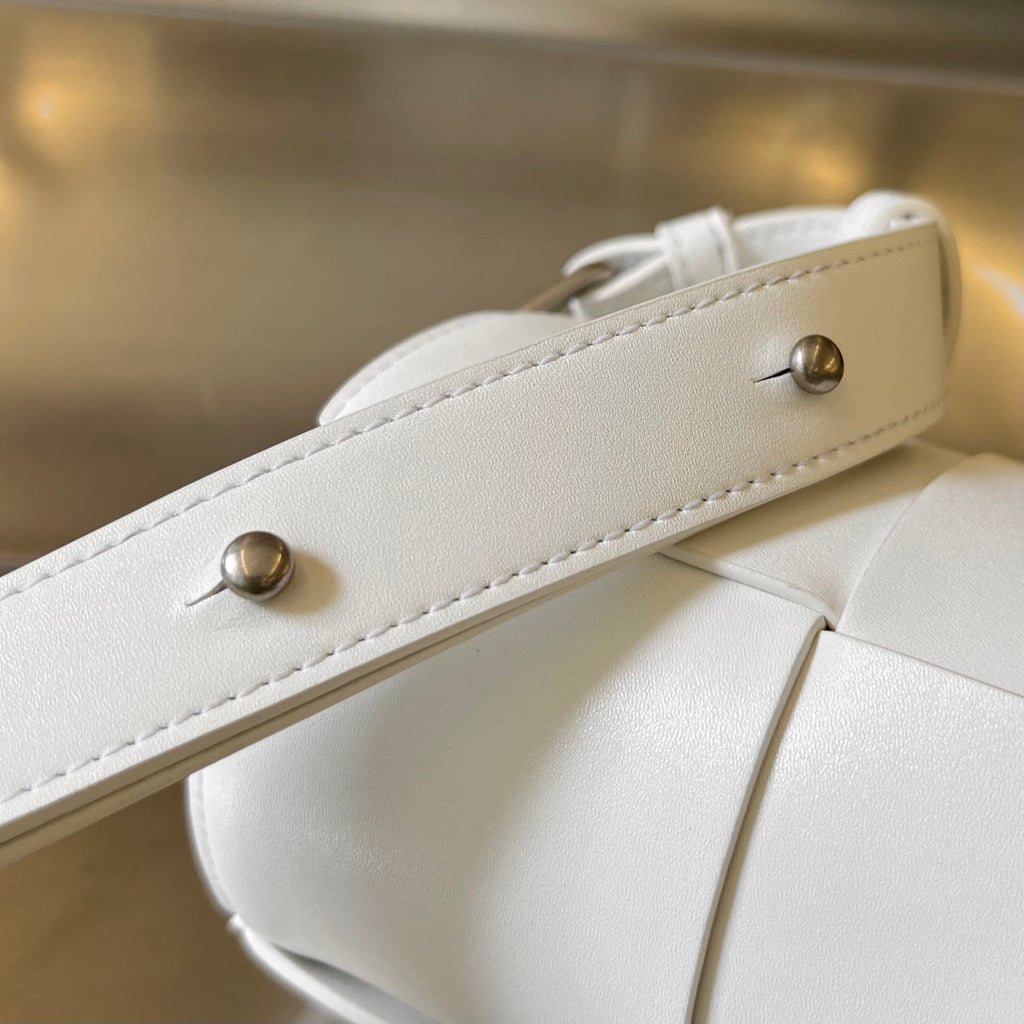 BOTTEGA VENETA SMALL CYLINDER CASSETTE 21 IN WHITE CALFSKIN