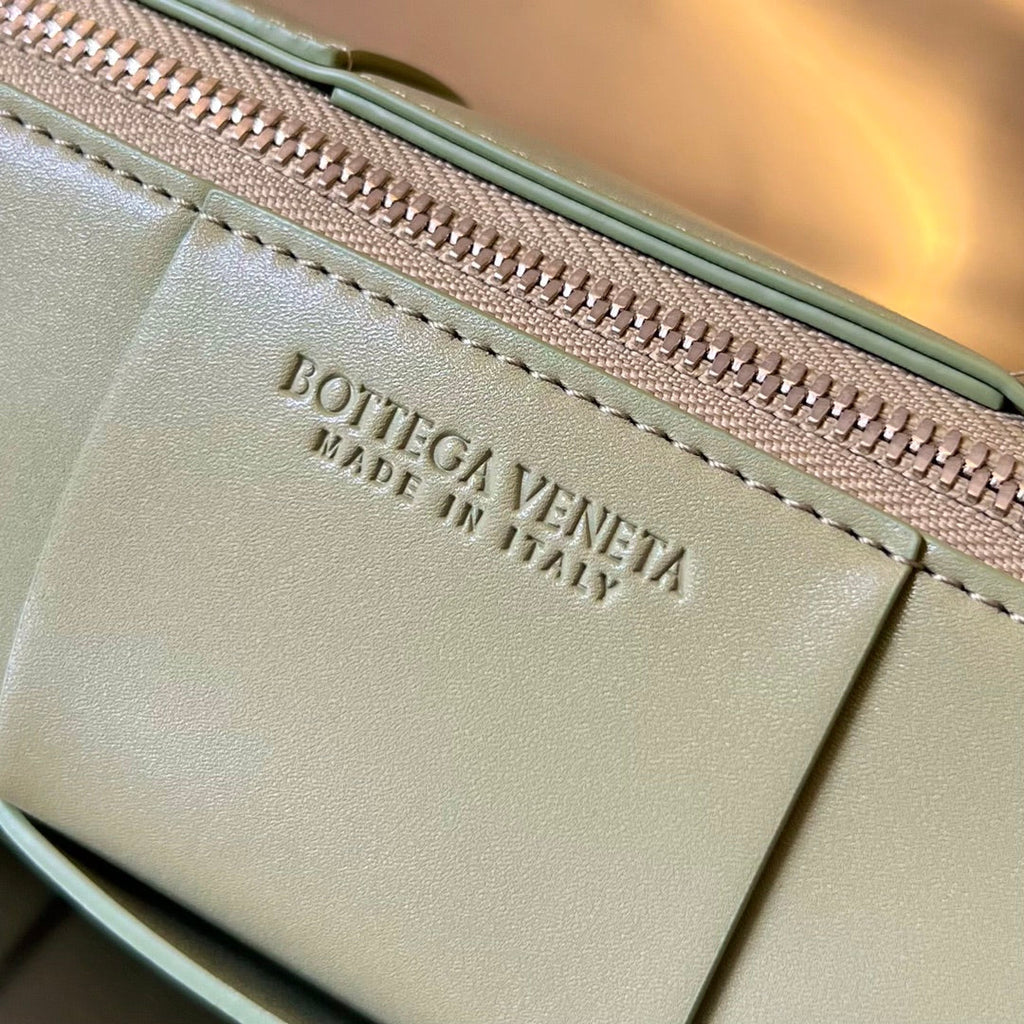 BOTTEGA VENETA SMALL CYLINDER CASSETTE 21 IN TRAVERTINE CALFSKIN