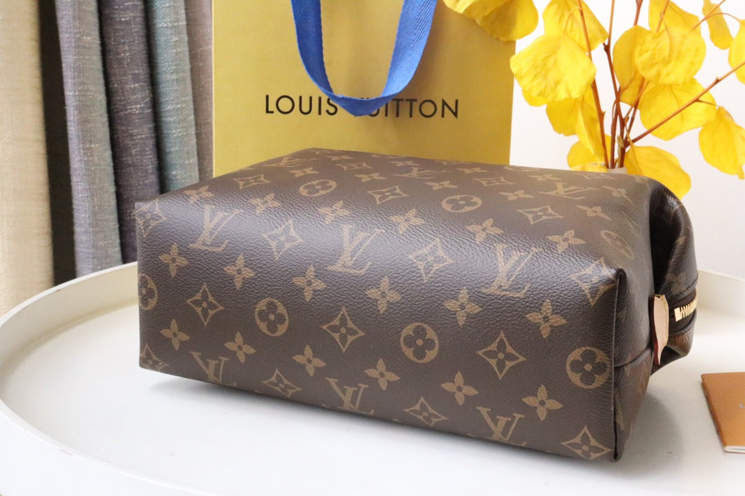 LOUIS VUITTON COSMETIC BAG 27 IN BROWN MONOGRAM COATED CANVAS
