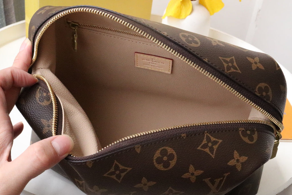 LOUIS VUITTON COSMETIC BAG 27 IN BROWN MONOGRAM COATED CANVAS