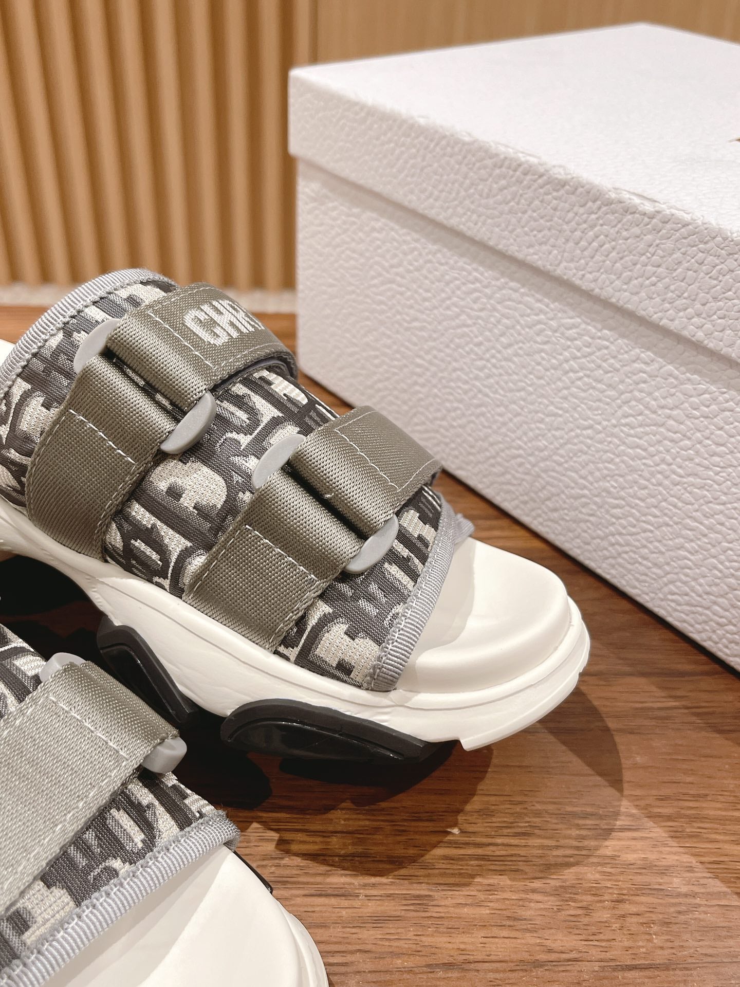 DIOR PLATFORM SLIDES 25S 30 MM IN WHITE MIX GREY FABRIC AND CALFSKIN