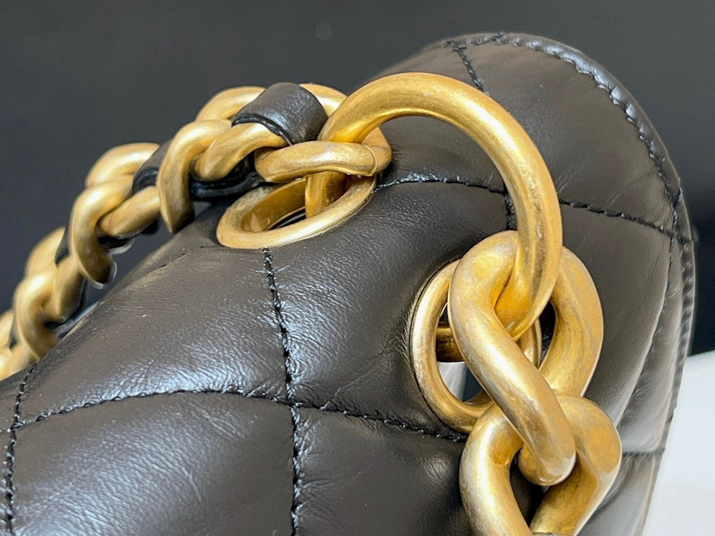 CHANEL 25S  MEDIUM FLAP BAG 25 IN BLACK CALFSKIN GOLD HARDWARE