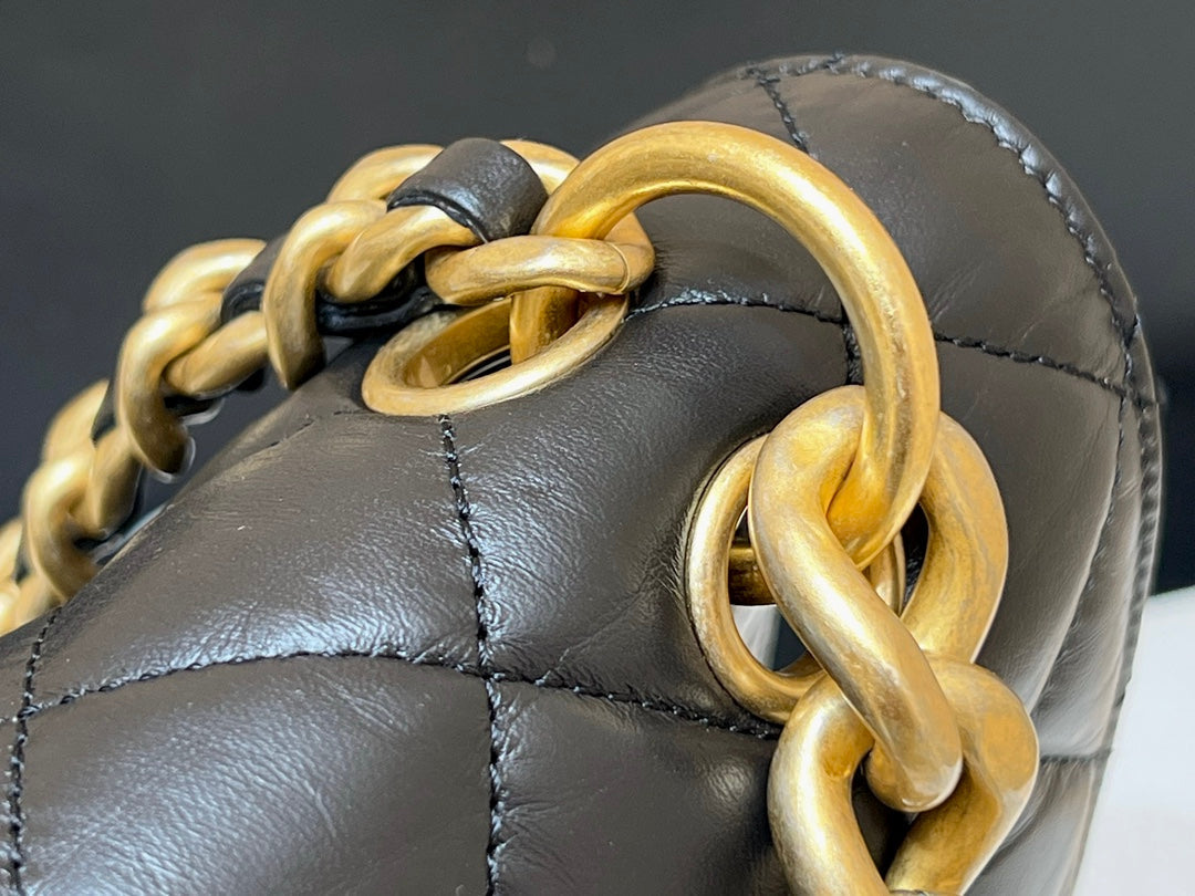 CHANEL 25S  MEDIUM FLAP BAG 25 IN BLACK CALFSKIN GOLD HARDWARE