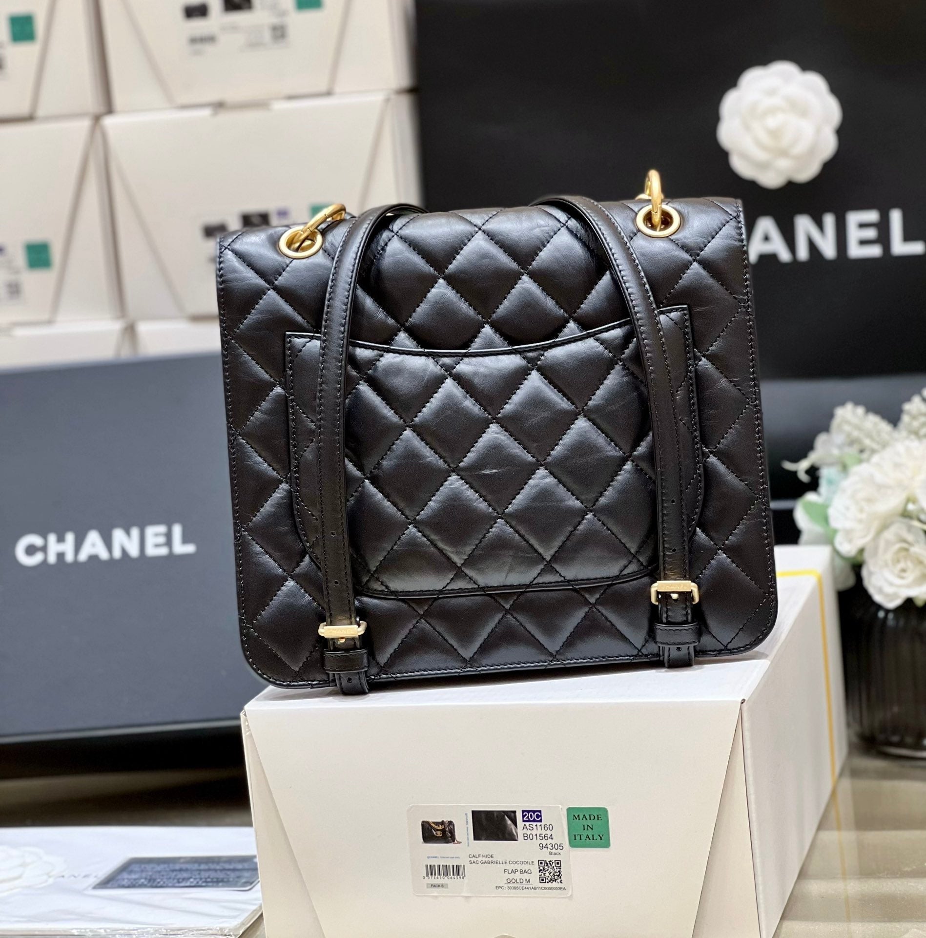 CHANEL 25S  MEDIUM FLAP BAG 25 IN BLACK CALFSKIN GOLD HARDWARE