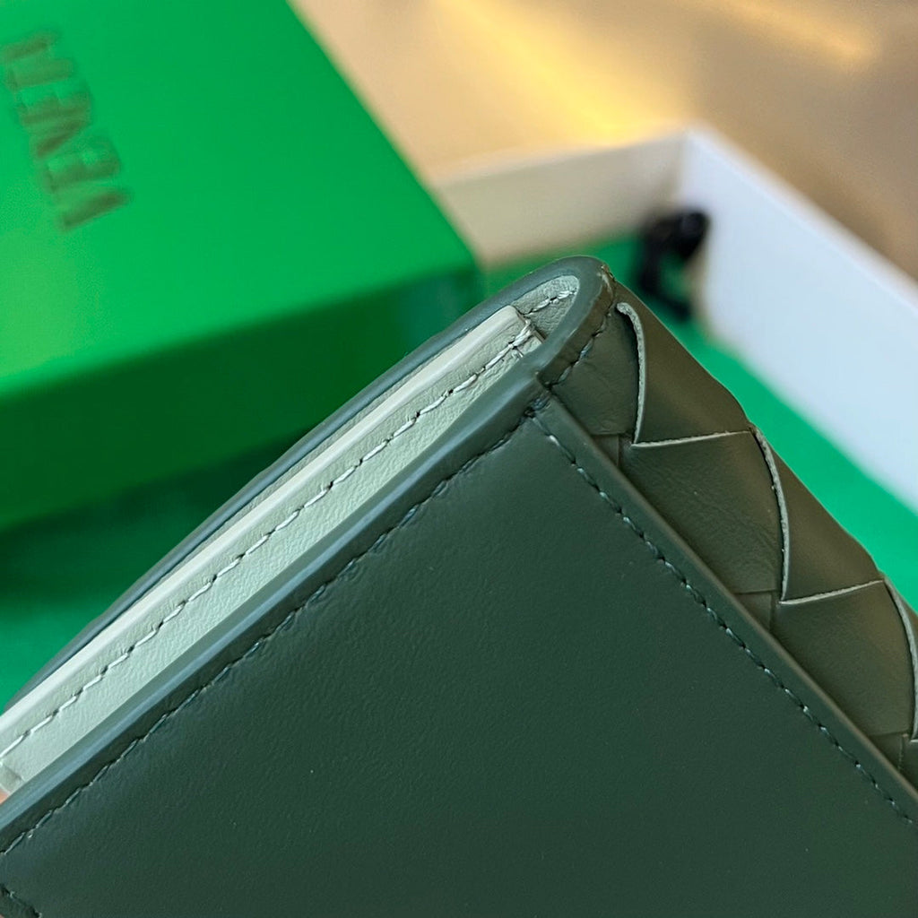 BOTTEGA VENETA INTRECCIATO BUSINESS 11 EMERALD GREEN CALFSKIN CARD CASE