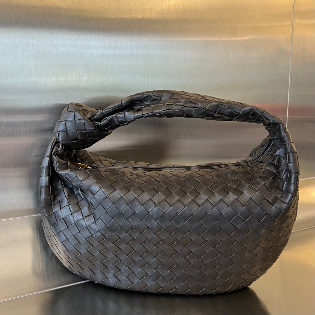 BOTTEGA VENETA SMALL JODIE 48 BLACK CALFSKIN