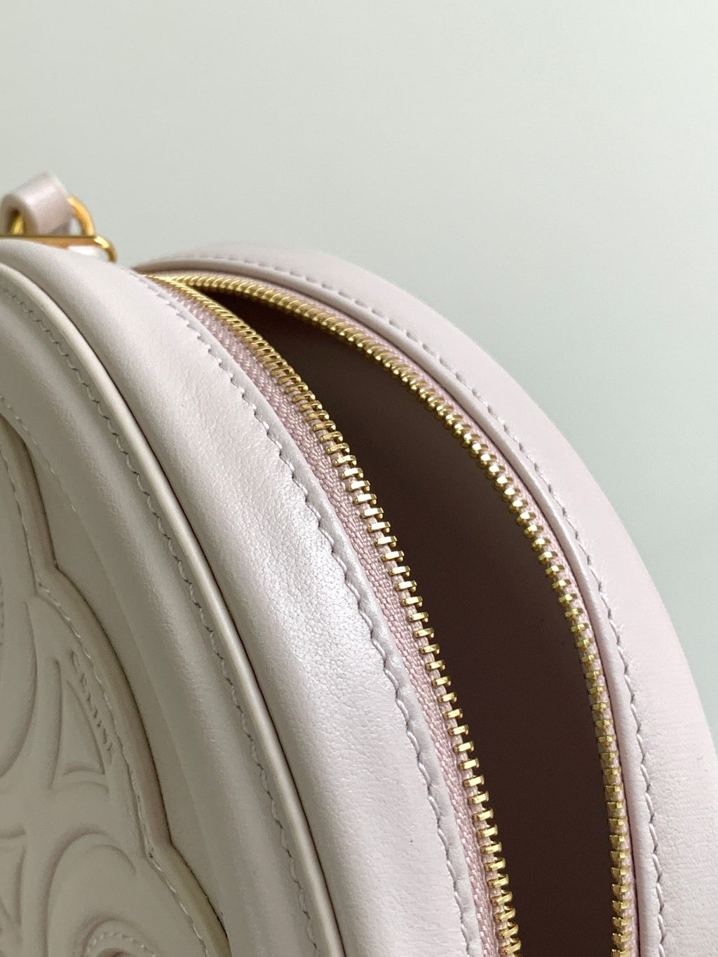 CELINE SMOOTH CALFSKIN 16 OVAL WHITE BAG