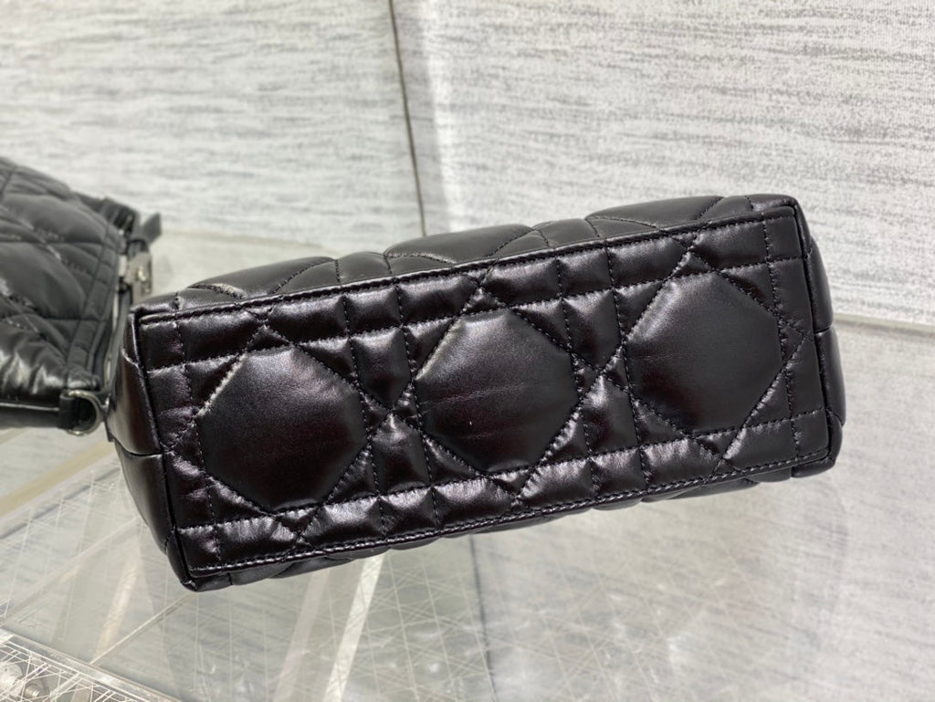 DIOR TRAVEL NOMAD POUCH 22 IN BLACK MACROCANNAGE LAMBSKIN