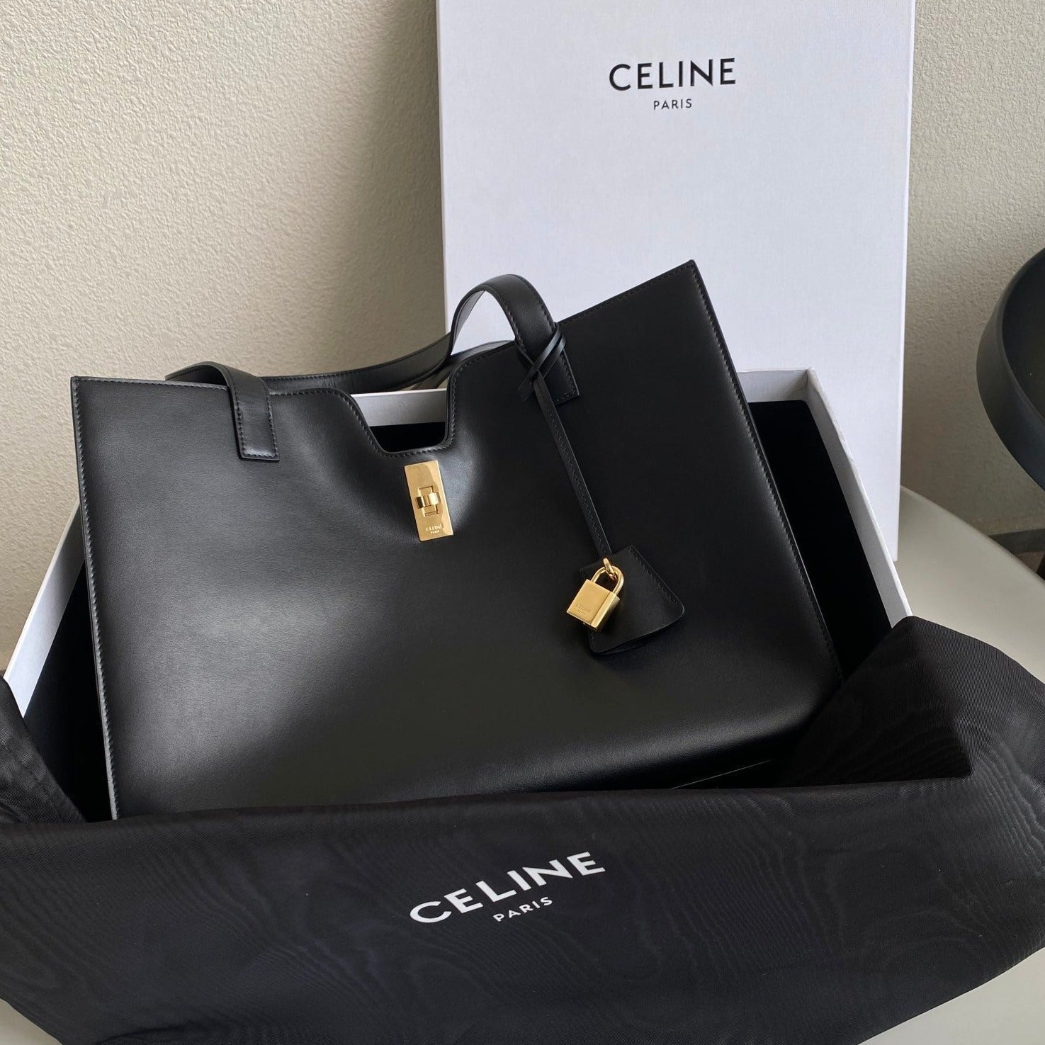 CELINE CABAS TRIOMPHE 37 BLACK IN SMOOTH CALFSKIN