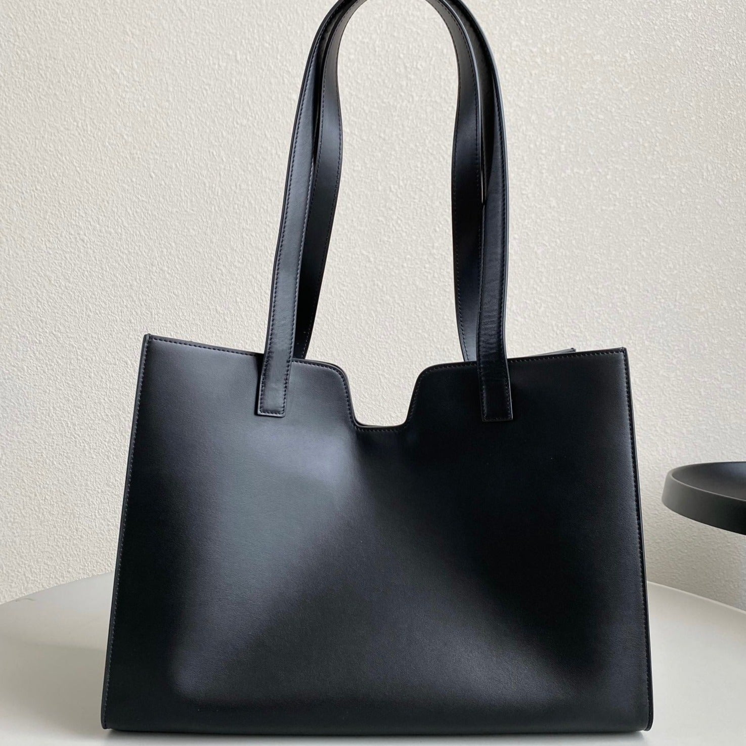 CELINE CABAS TRIOMPHE 37 BLACK IN SMOOTH CALFSKIN