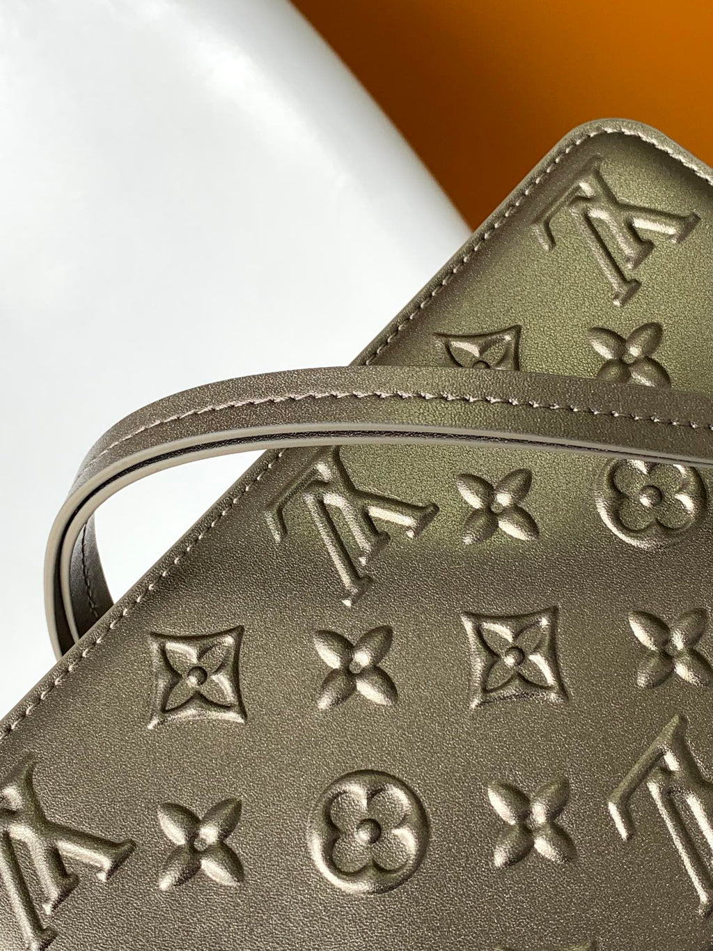 LOUIS VUITTON LV 25S LEXINGTON PREMIUM ORIGINAL HANDBAG 21 IN BEIGE GRAY MOONOGRAM CALFSKIN SHIMMERING METALLIC GOLD