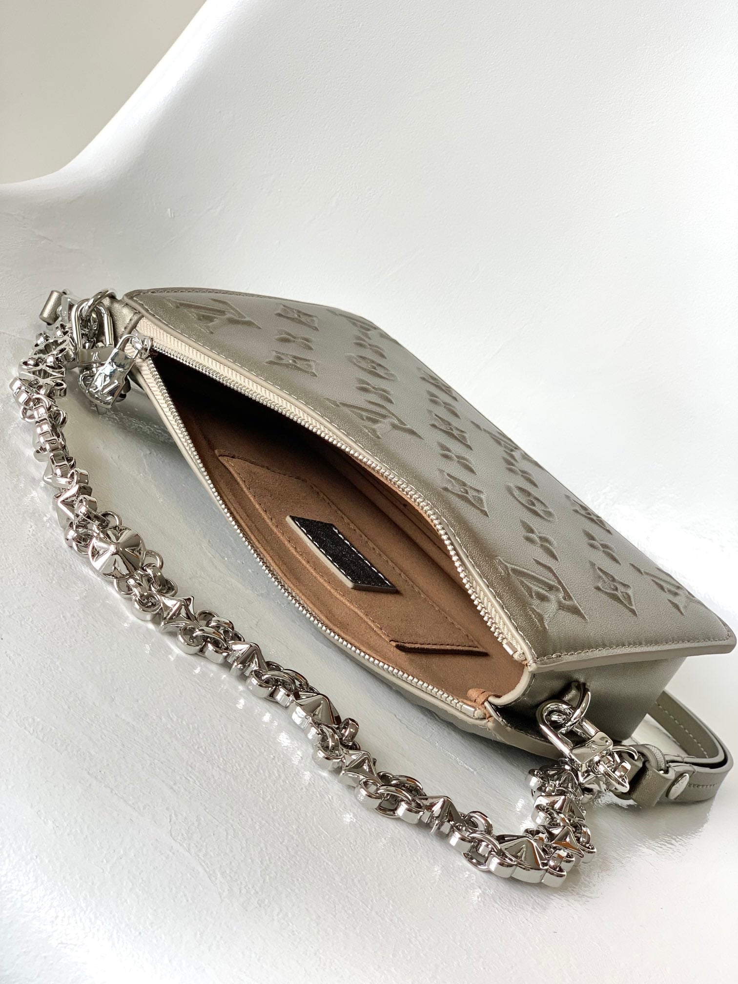 LOUIS VUITTON LV 25S LEXINGTON PREMIUM ORIGINAL HANDBAG 21 IN BEIGE GRAY MOONOGRAM CALFSKIN SHIMMERING METALLIC GOLD