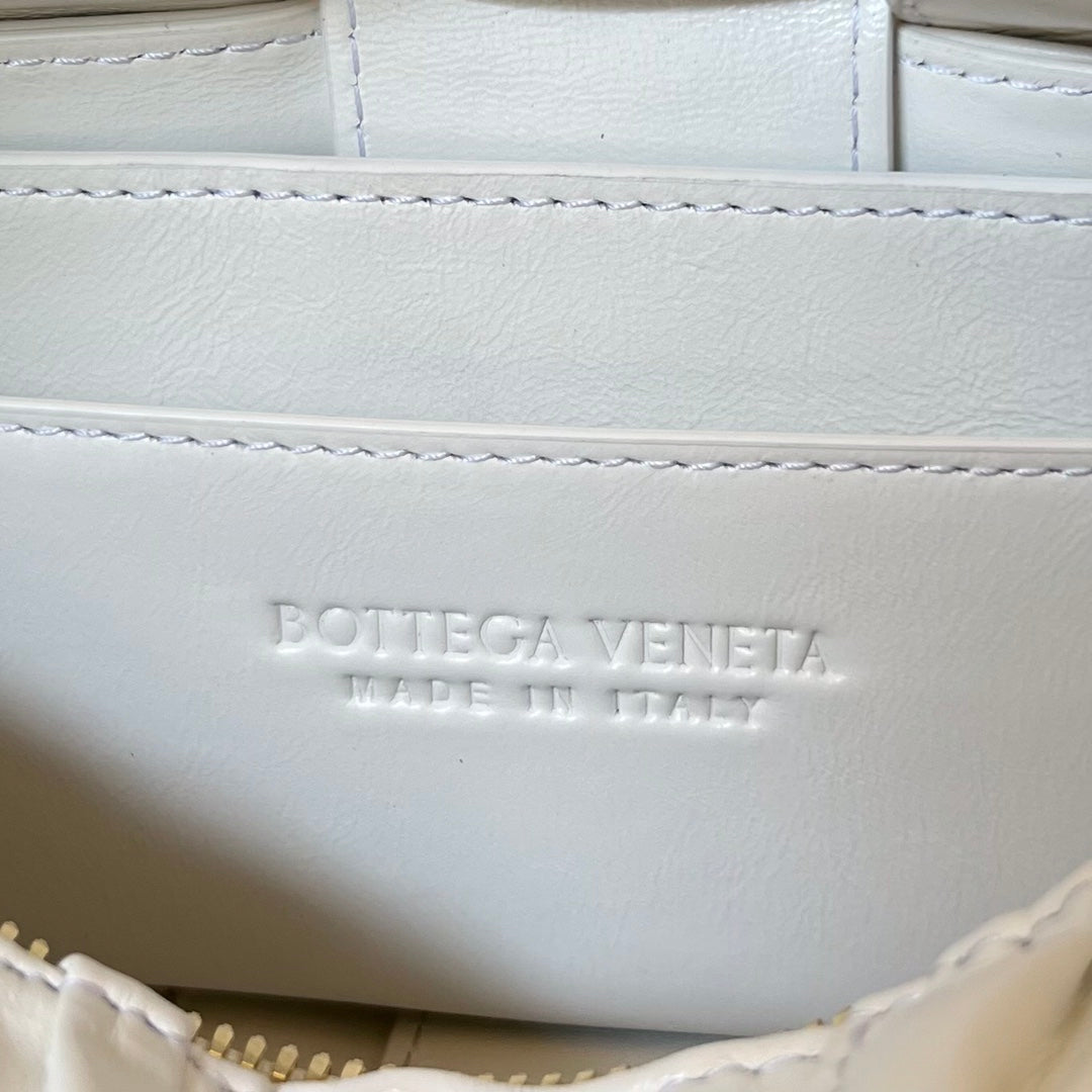 BOTTEGA VENETA SMALL BRICK CASSETTE 23 IN WHITE SOFT LAMBSKIN