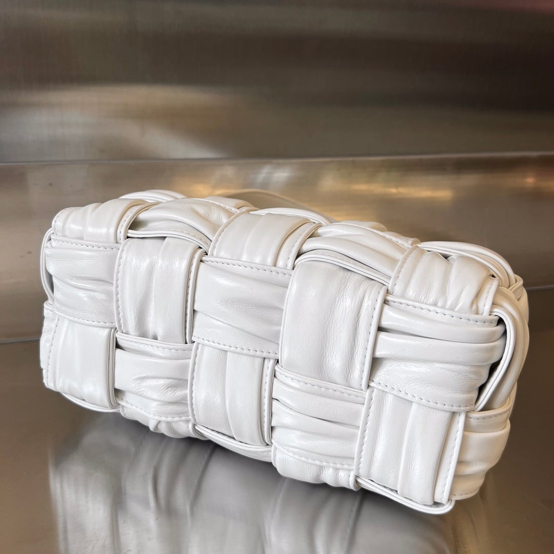 BOTTEGA VENETA SMALL BRICK CASSETTE 23 IN WHITE SOFT LAMBSKIN