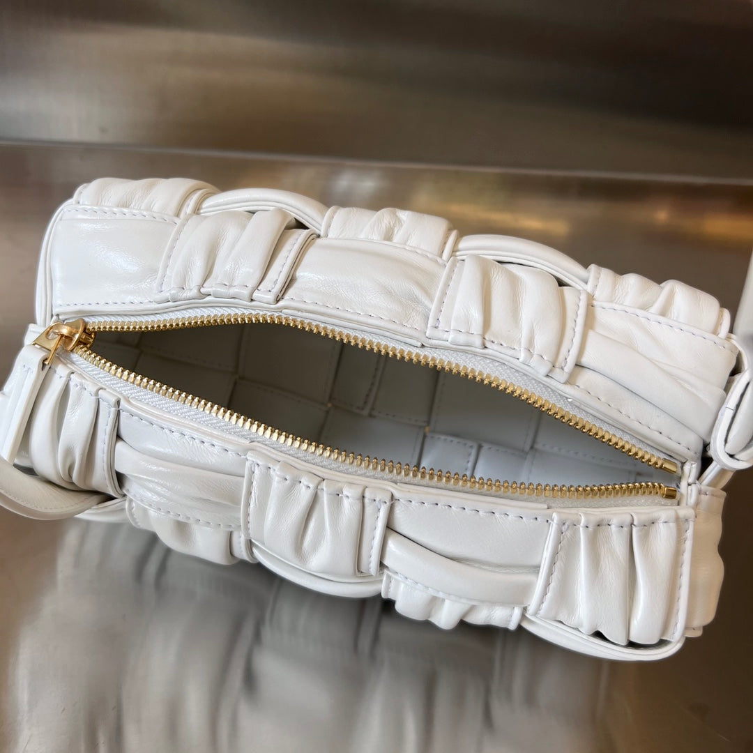 BOTTEGA VENETA SMALL BRICK CASSETTE 23 IN WHITE SOFT LAMBSKIN