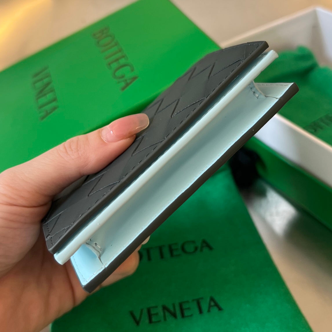 BOTTEGA VENETA INTRECCIATO BUSINESS 11 BLACK CALFSKIN CARD CASE