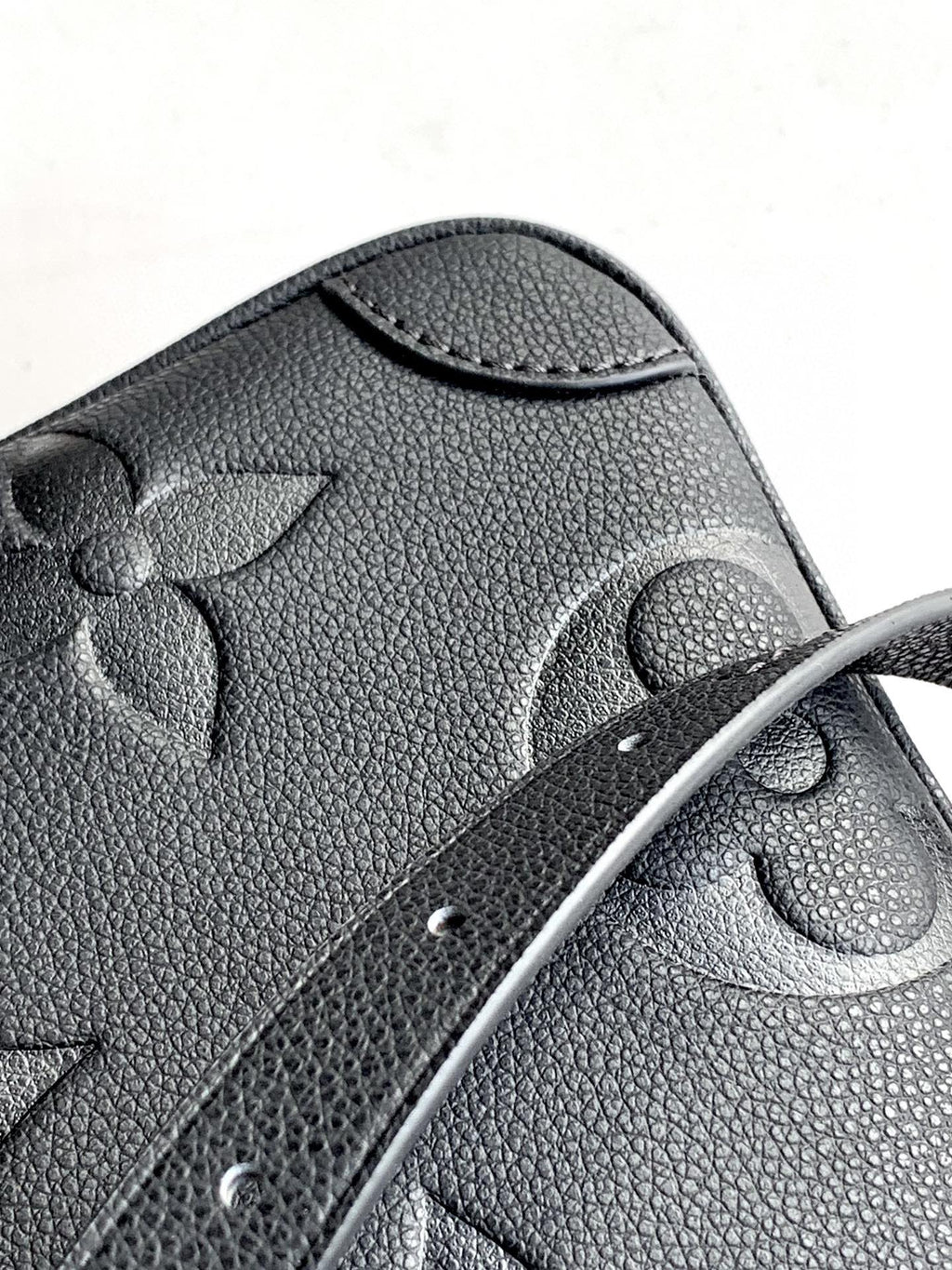 LOUIS VUITTON LV 25S TRIANON MM BAG 36 IN BLACK CALFSKIN GOLD HARDWARE