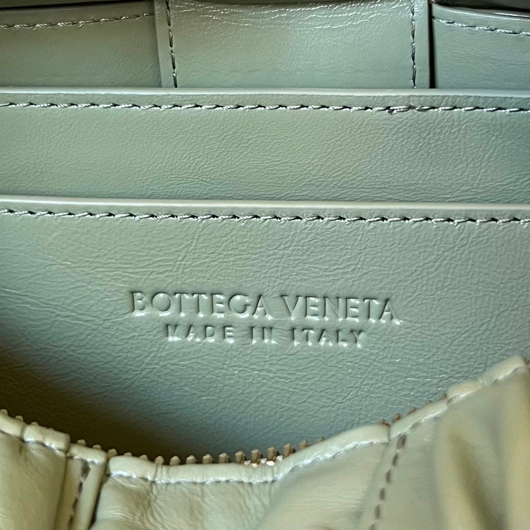 BOTTEGA VENETA SMALL BRICK CASSETTE 23 IN SWAMP GREEN SOFT LAMBSKIN