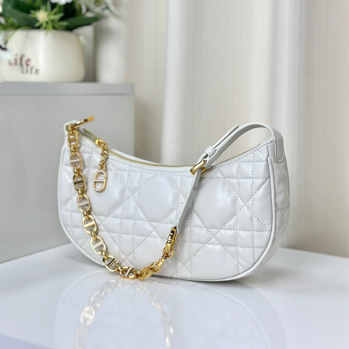 DIOR CD LOUNGE 26 BAG IN WHITE LAMBSKIN