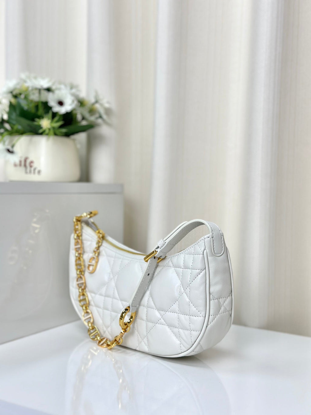 DIOR CD LOUNGE 26 BAG IN WHITE LAMBSKIN