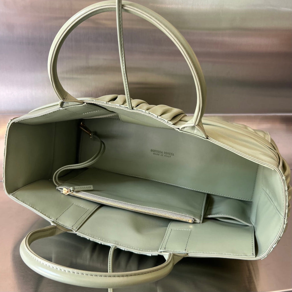BOTTEGA VENETA SMALL ARCO TOTE 30 IN TRAVERTINE SOFT LAMBSKIN